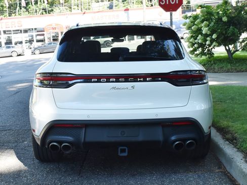 Used 2023 Porsche Macan S AWD/4WD image 5
