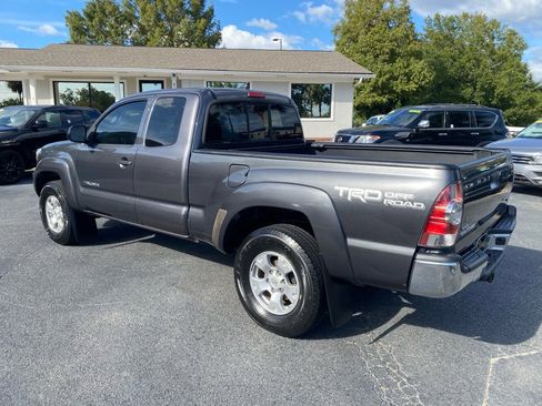 Used 2015 Toyota Tacoma PreRunner image 3