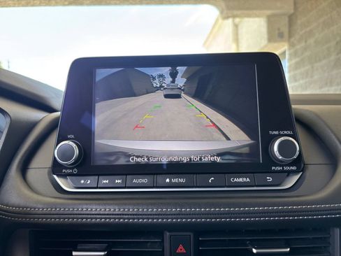Used 2025 Nissan Rogue SV FWD image 25