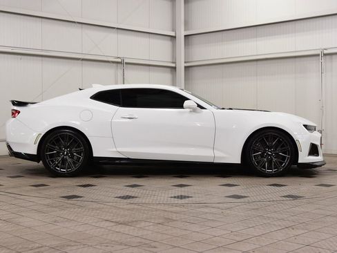 Used 2018 Chevrolet Camaro ZL1 RWD image 9