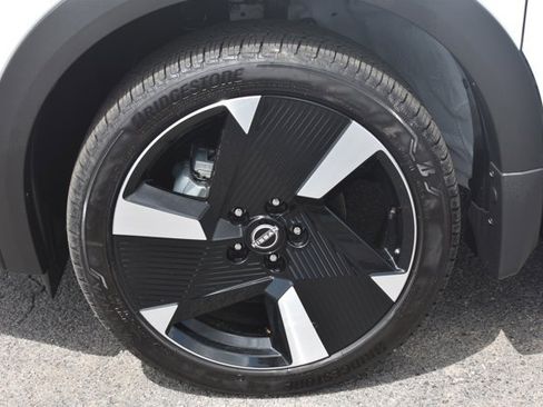 Used 2025 Nissan Kicks SR FWD image 11