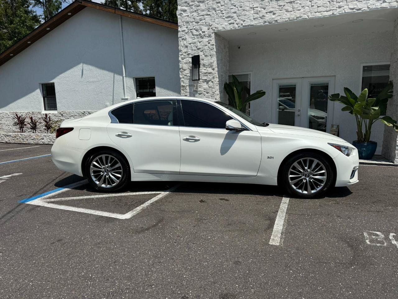 Used 2018 INFINITI Q50 Luxe w/ Sensory Package (Luxe) RWD image 15
