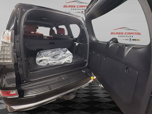 Used 2023 Lexus GX 460 Luxury w/ Sport Design Package AWD/4WD image 25