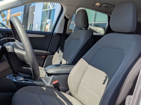 Used 2022 Ford Escape SE image 9