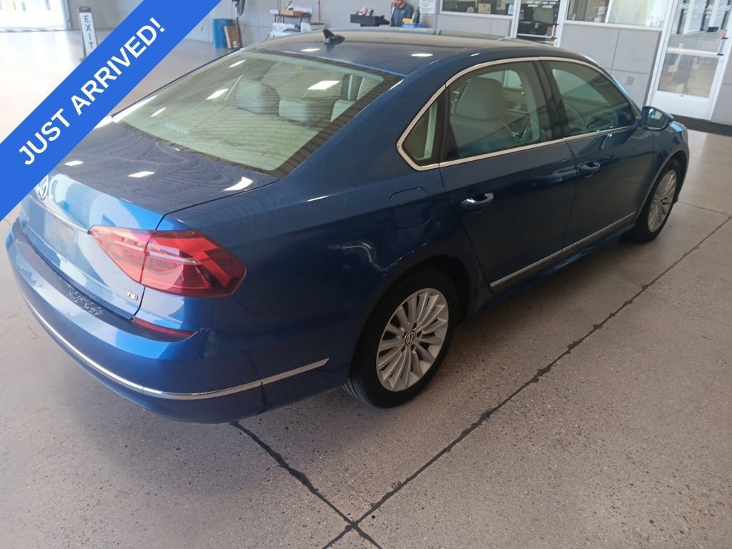 Used 2017 Volkswagen Passat 1.8T SE FWD image 3