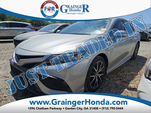Used 2021 Toyota Camry SE w/ Convenience Package image 1