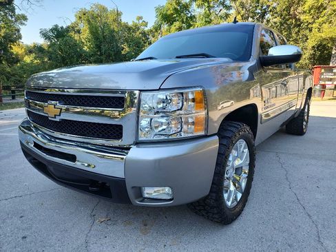 Used 2009 Chevrolet Silverado 1500 LT w/ Texas Edition image 2