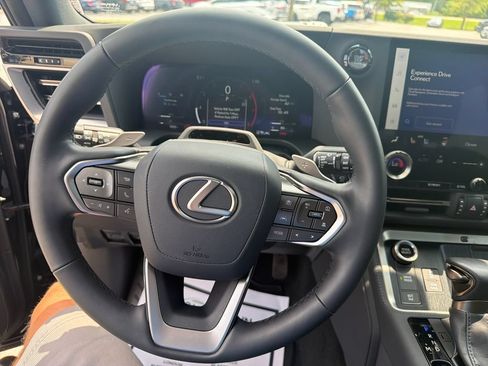 Used 2024 Lexus GX 550 w/ Accessory Package (2T) AWD/4WD image 17