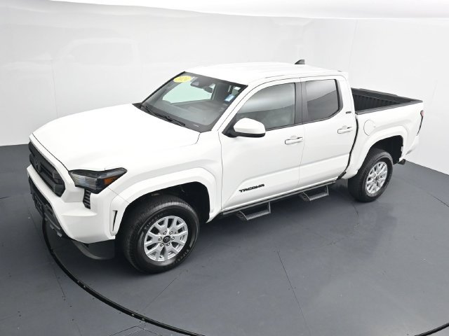 Used 2024 Toyota Tacoma SR5 AWD/4WD image 29