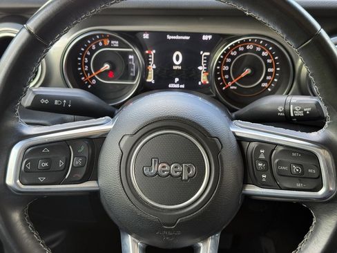 Used 2021 Jeep Gladiator Overland image 18