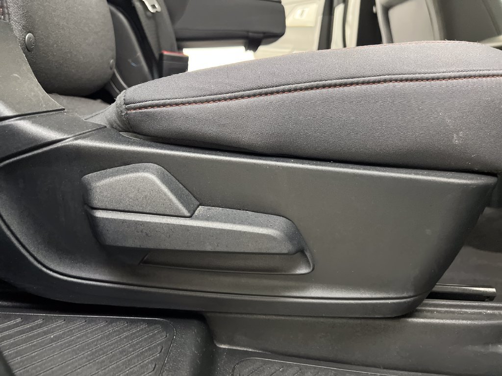 Used 2025 Ford Explorer Active AWD/4WD image 24