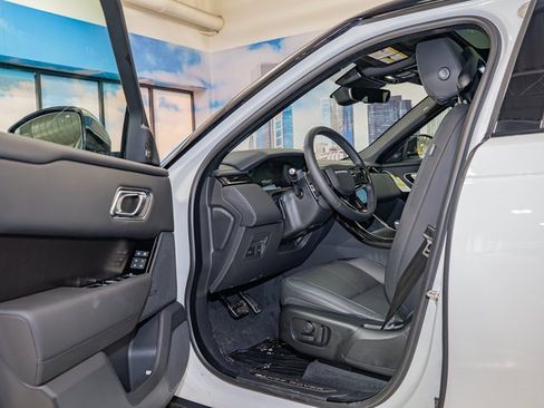 New 2026 Land Rover Range Rover Velar Dynamic SE image 13