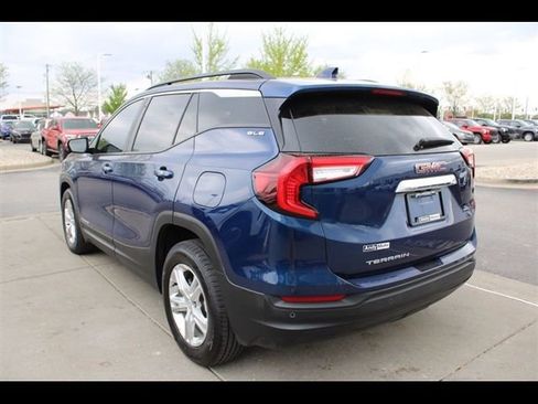Used 2022 GMC Terrain SLE w/ Driver Convenience Package FWD image 5