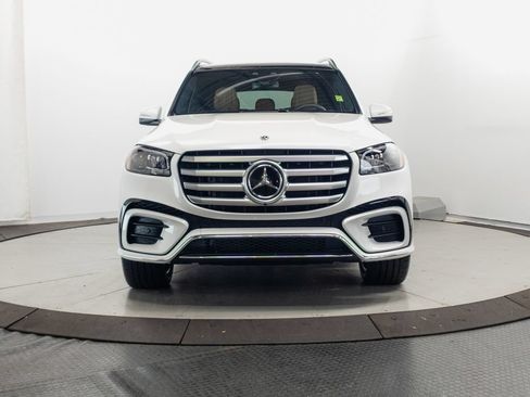 Used 2026 Mercedes-Benz GLS 580 4MATIC image 2