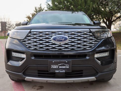 Used 2020 Ford Explorer Platinum w/ Premium Technology Package image 2