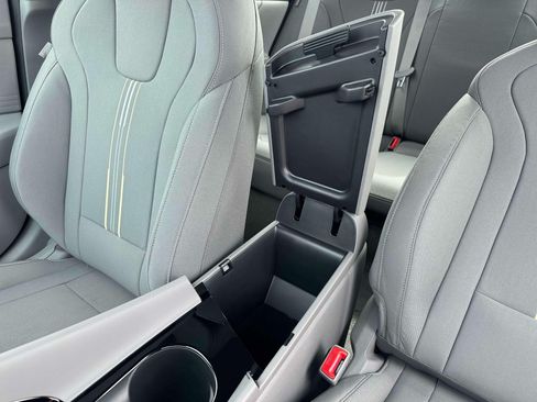 New 2026 Hyundai Elantra Hybrid FWD image 18