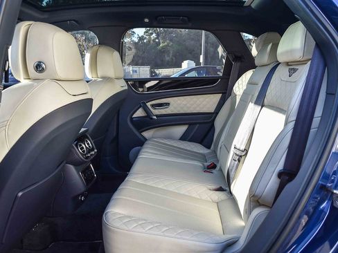 Used 2019 Bentley Bentayga image 21