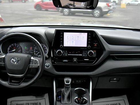 Used 2022 Toyota Highlander XSE image 38