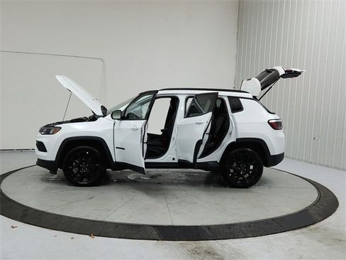 New 2026 Jeep Compass Latitude image 12