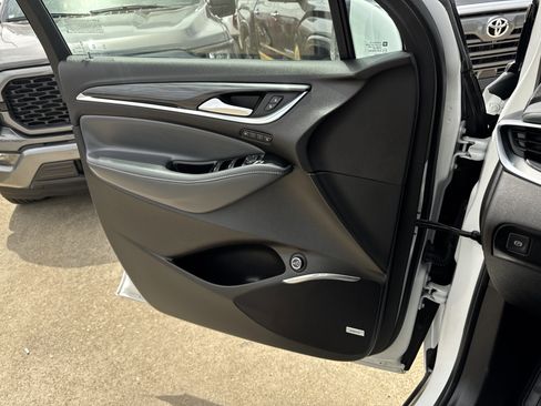 Used 2024 Buick Enclave Premium image 22