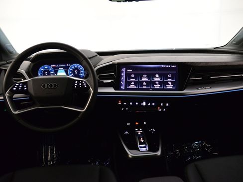 Used 2025 Audi Q4 e-tron Premium Plus w/ Premium Plus image 4