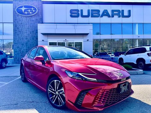 Used 2025 Toyota Camry XSE AWD/4WD image 1
