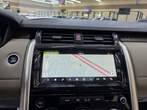 Used 2017 Land Rover Discovery HSE AWD/4WD image 34