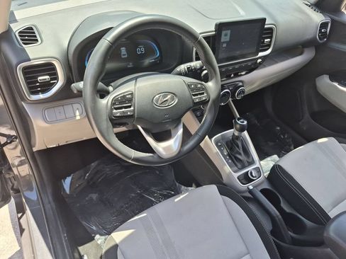 Used 2025 Hyundai Venue SEL FWD image 15