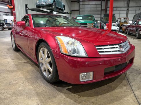 Used 2005 Cadillac XLR RWD image 26