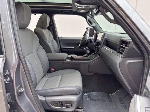 Used 2025 Lexus GX 550 w/ Accessory Package (2T) AWD/4WD image 16