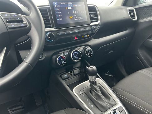 Used 2025 Hyundai Venue SEL image 20
