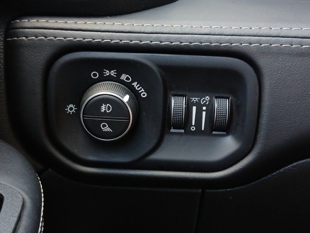 Used 2026 RAM 2500 Limited AWD/4WD image 12