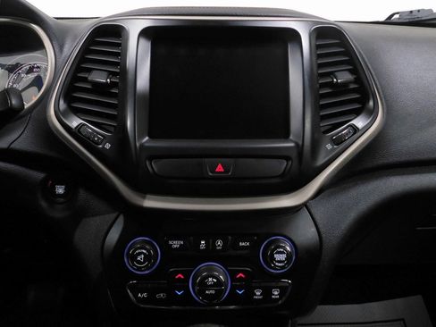 Used 2017 Jeep Cherokee Latitude w/ Comfort & Convenience Group image 45