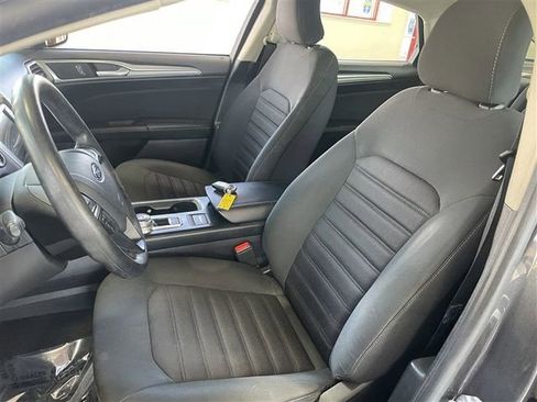 Used 2019 Ford Fusion SE image 25