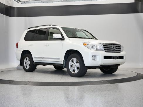 Used 2015 Toyota Land Cruiser image 9