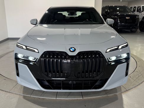 Used 2023 BMW 760i xDrive AWD/4WD image 7