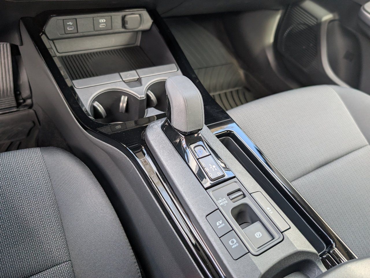 Used 2025 Toyota Prius LE FWD image 16