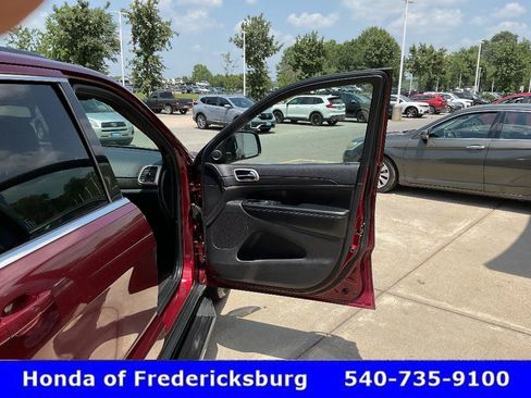 Used 2016 Jeep Grand Cherokee Laredo AWD/4WD image 17
