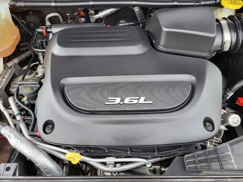Used 2018 Chrysler Pacifica Limited FWD image 37
