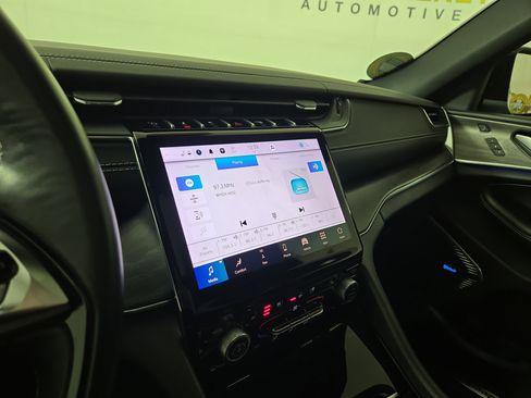 Used 2022 Jeep Grand Cherokee L Overland w/ Advanced Protech Group III image 20