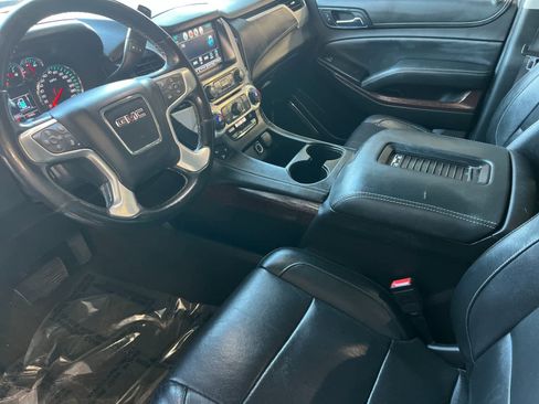 Used 2017 GMC Yukon XL SLT image 11