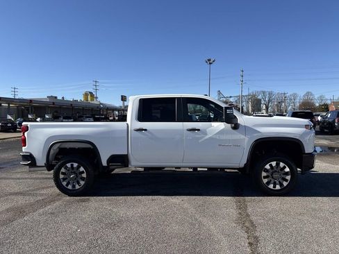 Used 2023 Chevrolet Silverado 2500 Custom w/ Custom Value Package image 8