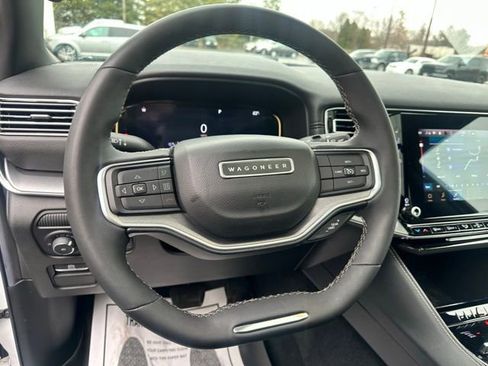 Used 2023 Jeep Wagoneer Base image 29