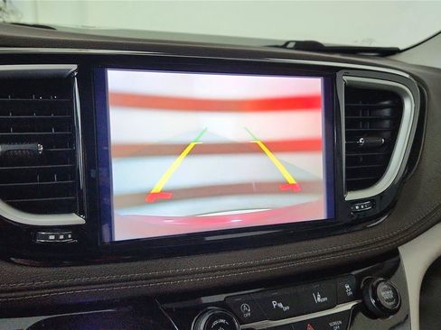 Used 2021 Chrysler Pacifica Touring-L w/ Uconnect Theater Family Group FWD image 30