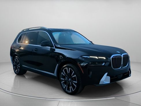Used 2025 BMW X7 xDrive40i w/ Premium Package AWD/4WD image 2