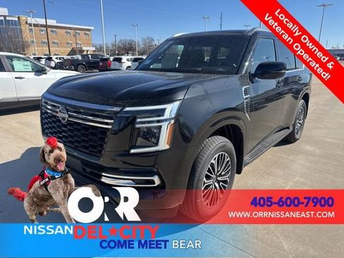New 2025 Nissan Armada SL w/ Captain's Chari Seat Package AWD/4WD image 1