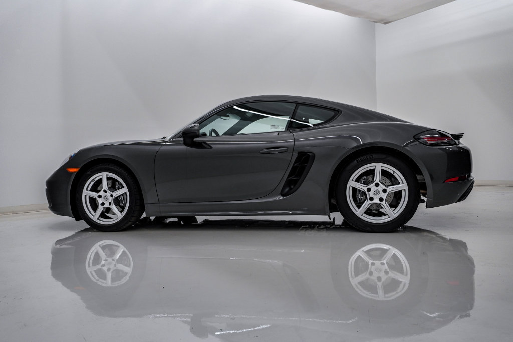 Used 2021 Porsche 718 Cayman RWD image 2