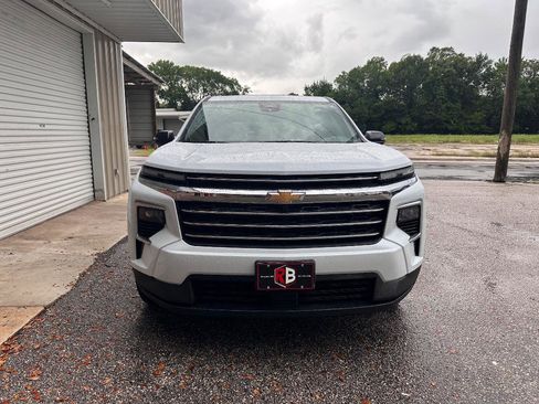 Used 2026 Chevrolet Traverse LT FWD image 4