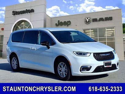 Used 2024 Chrysler Pacifica Touring-L