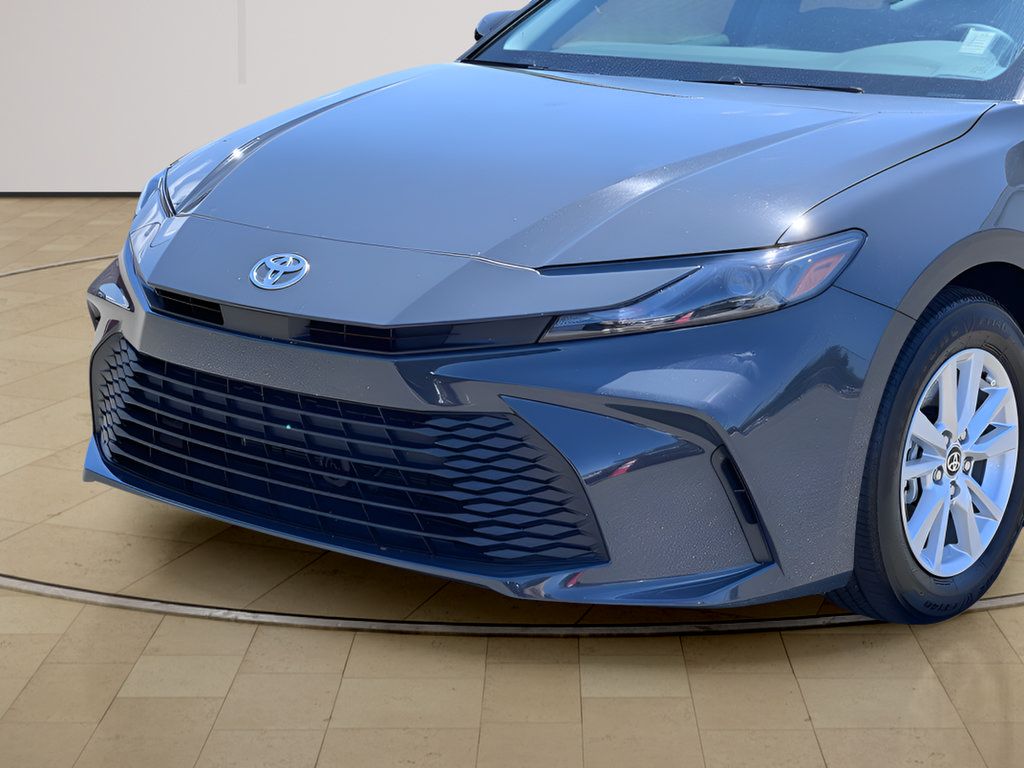Used 2025 Toyota Camry LE FWD image 32